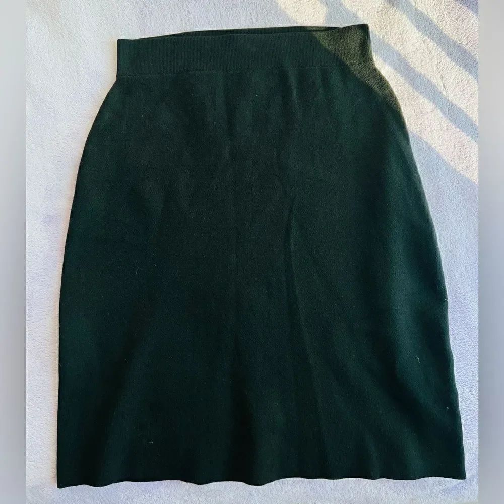 ANTHROPOLOGIE BLACK SKIRT SIZE MEDIUM